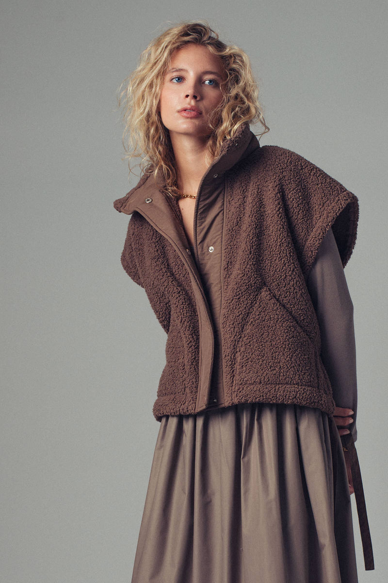 Quilted Collar Boxy Sherpa Vest